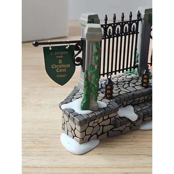 Dept 56 A Christmas Carol Reading by Charles Dickens Set of 4 No. 58403 - Picture 12 of 16